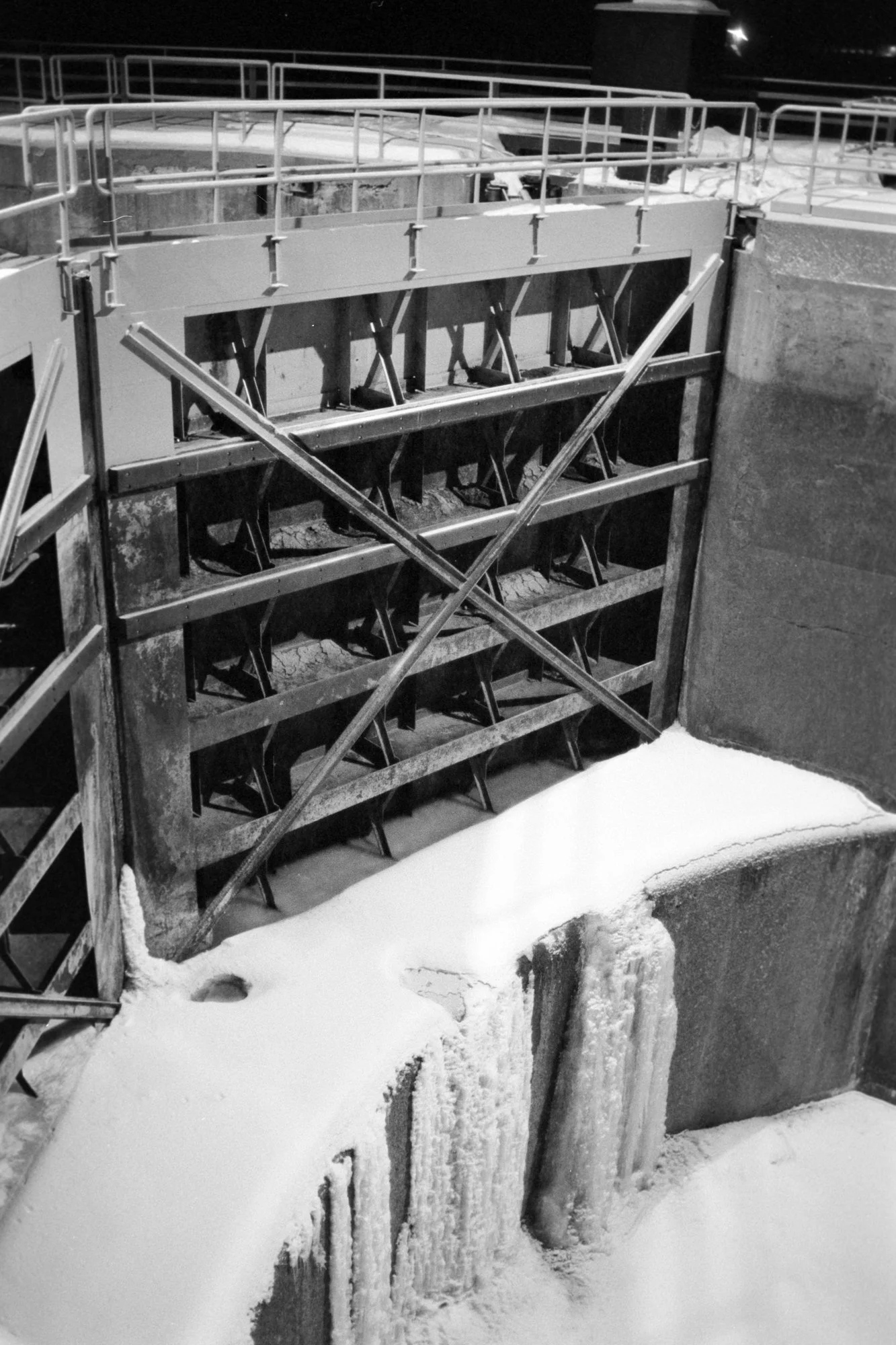 Nikon F3, Nikkor AI-S 35mm f/1.4 
Kodak Tri-X 400