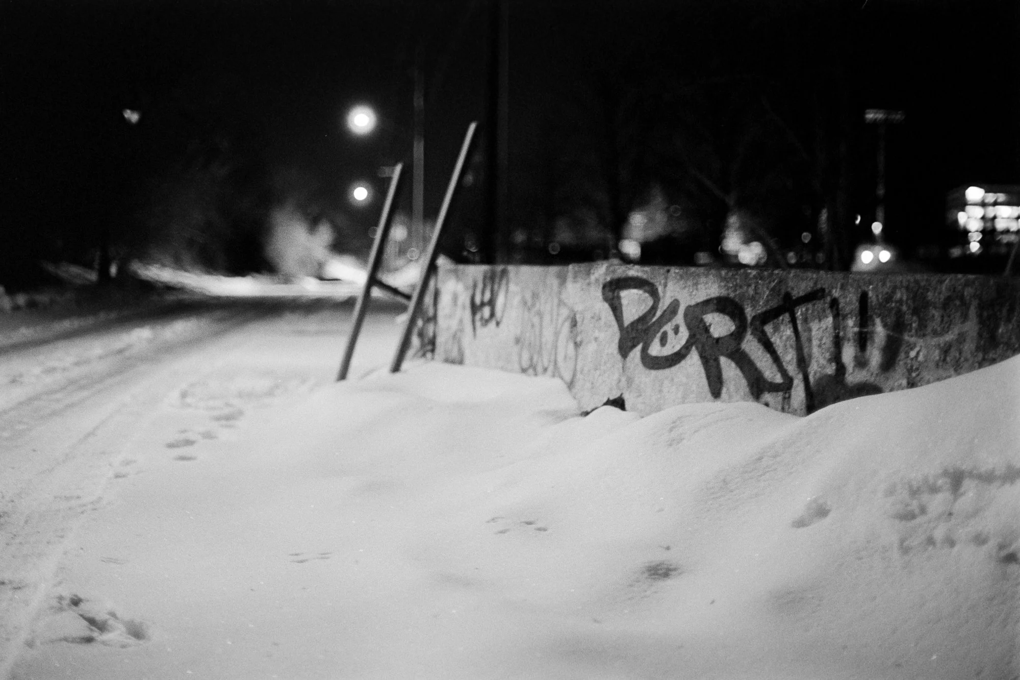 Nikon F3, Nikkor AI-S 50mm f/1.4
Kodak Tri-X 400