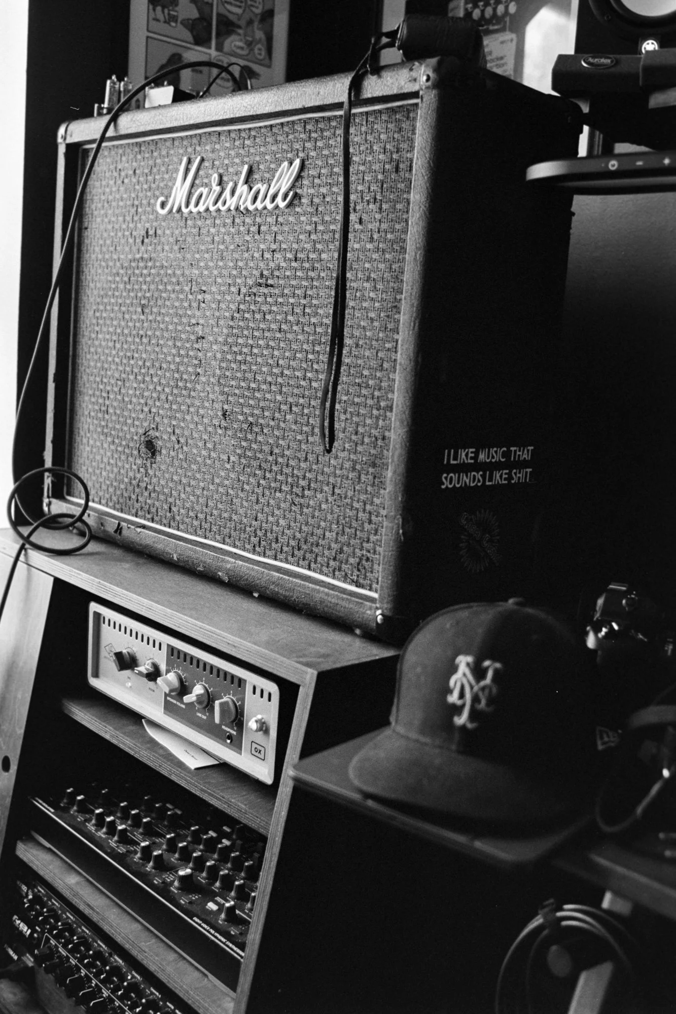 Leica M6, 35mm f/2 Summicron v3
Kodak Tri-X 400