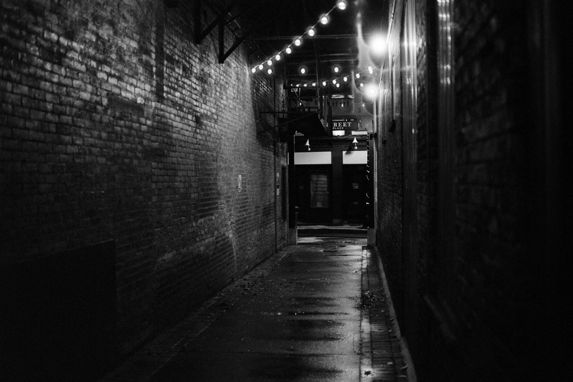 Nikon F3, Voigtlander 40mm f/2 Ultron
Kodak Tri-X 400