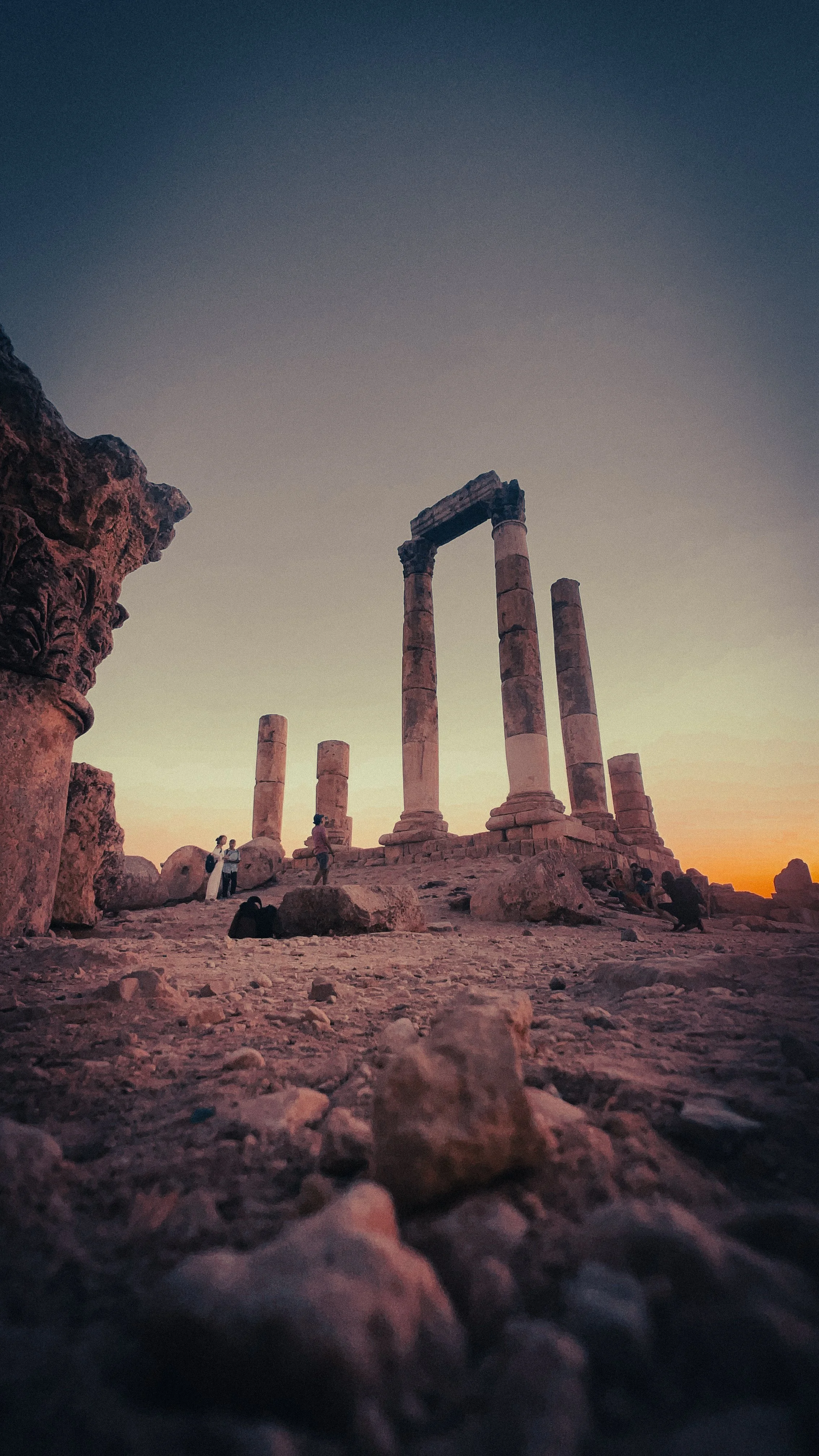 Temple of Hercules columns at the Amman Citadel in Jordan at sunset, showing the scale of the ancient Roman ruins on Jabal al-Qal’a.