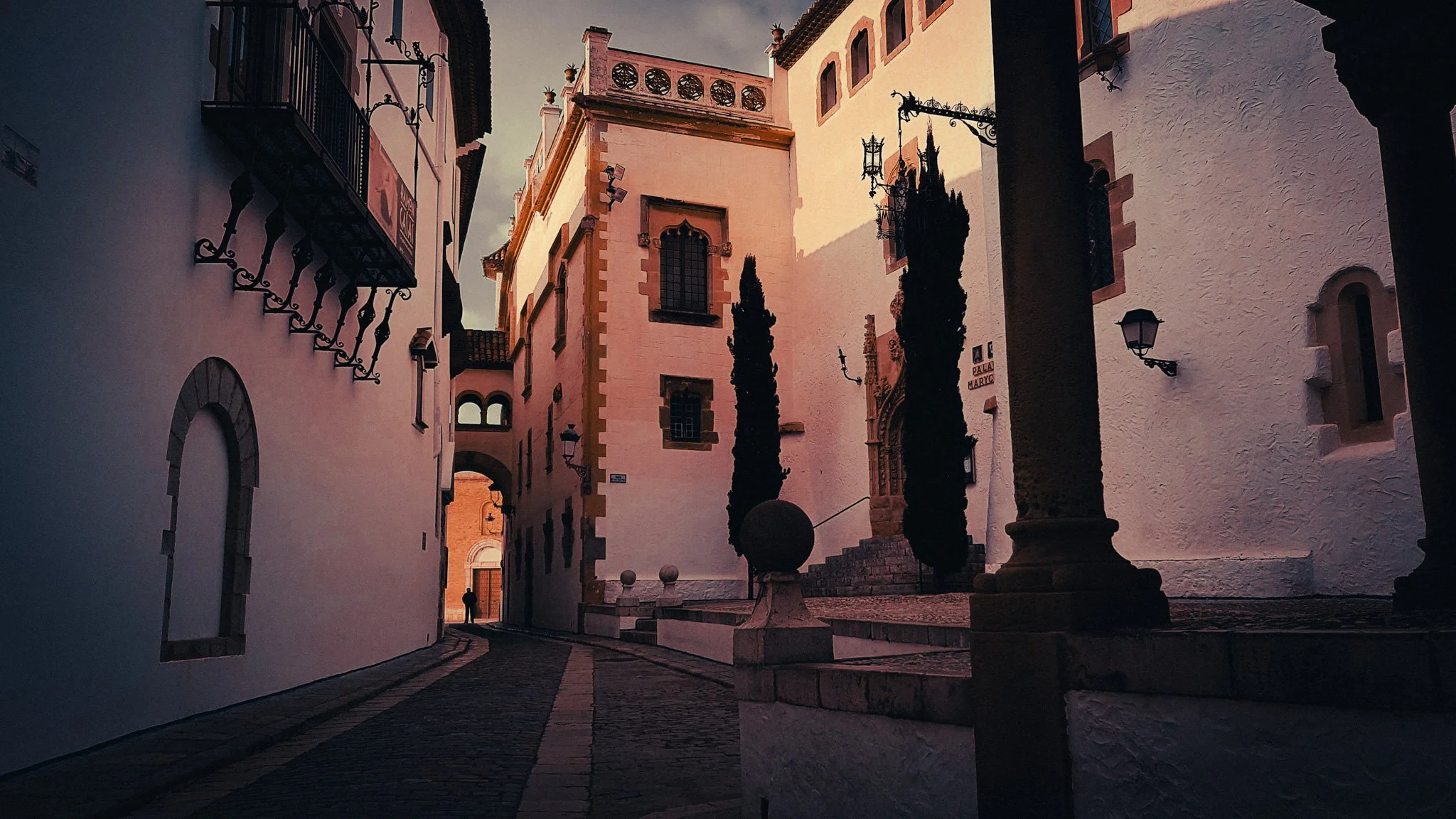 Streets of Tarragona in summer, travel guide
