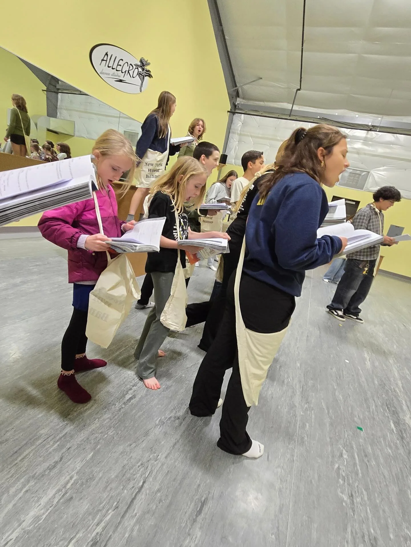 Extra! Extra! Read all about it:

Newsies JR rehearsals are in full swing! 🗞️

#newsies #broadwayjr #allegrodancer #youththeatre #musicaltheatre