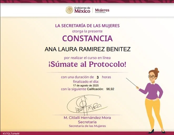 Constancia de participación en un curso en línea, otorgada por la Secretaría de las Mujeres de México, con el nombre de Ana Laura Ramírez Benítez, firma, fecha y calificación, y una ilustración de una mujer con gafas y cabello castaño recogido, soste