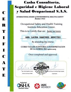 Certificado de capacitación en Seguridad y Salud Ocupacional, con firma, sello y logos de OSHA y IADC, otorgado a Ana Laura Ramírez Benítez tras completar un curso de auditoría e interpretación de la ISO 14001:2015.
