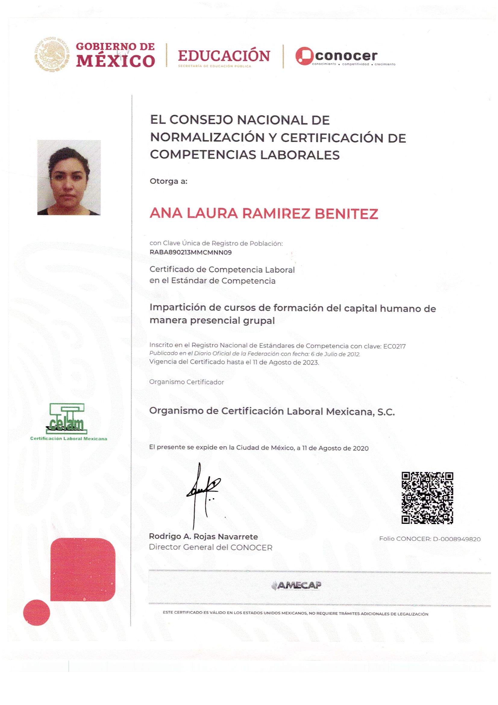 Certificado de competencia laboral otorgado a Ana Laura Ramírez Benítez en capacitación del capital humano, emitido por la organización mexicana de certificación laboral, con firma y código QR, con fotografía de la titular anexa a la izquierda.
