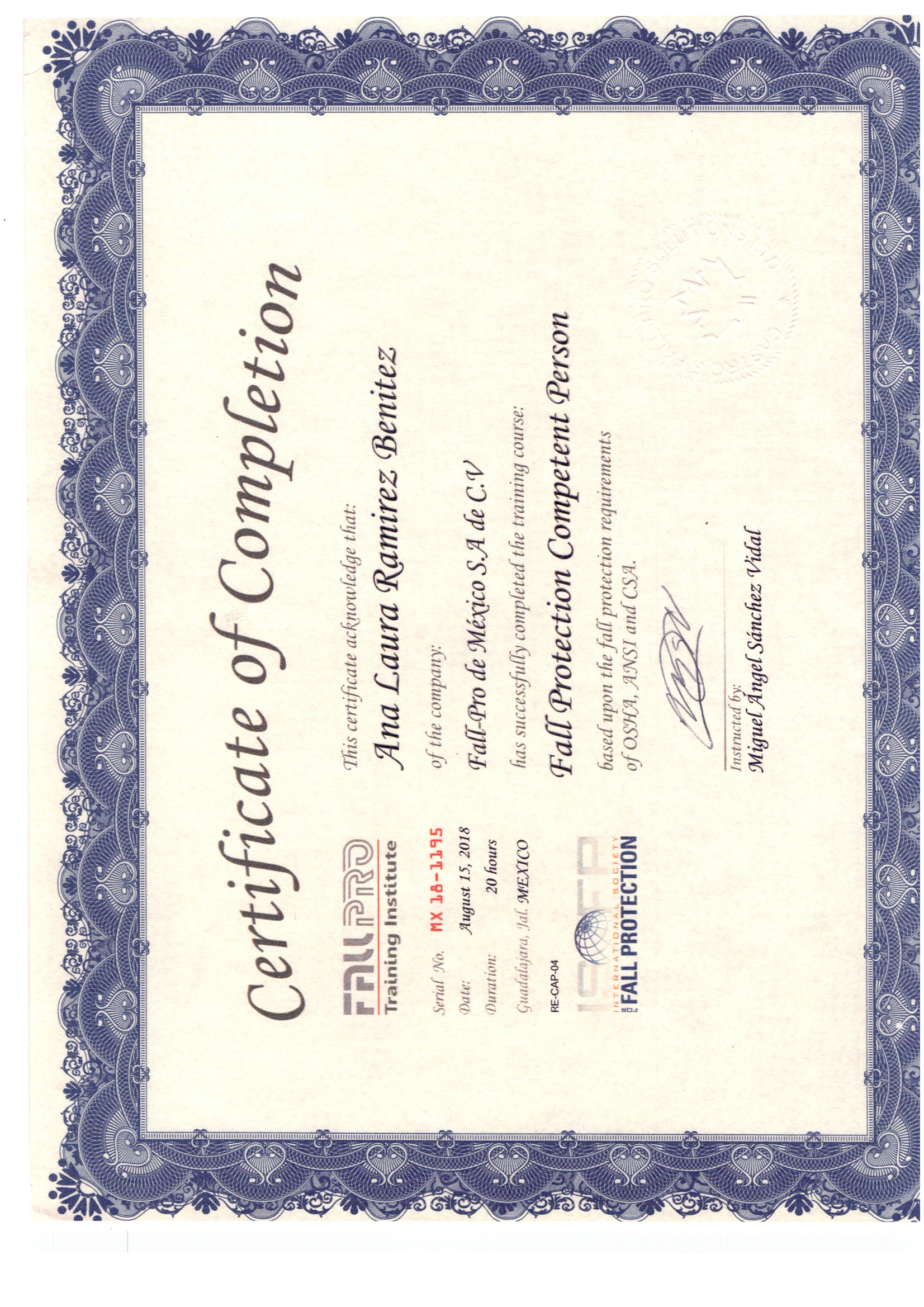 Certificado de competencia en protección contra caídas, otorgado a Laura Ramírez Benítez, emitido por la empresa FALL PRO de México.