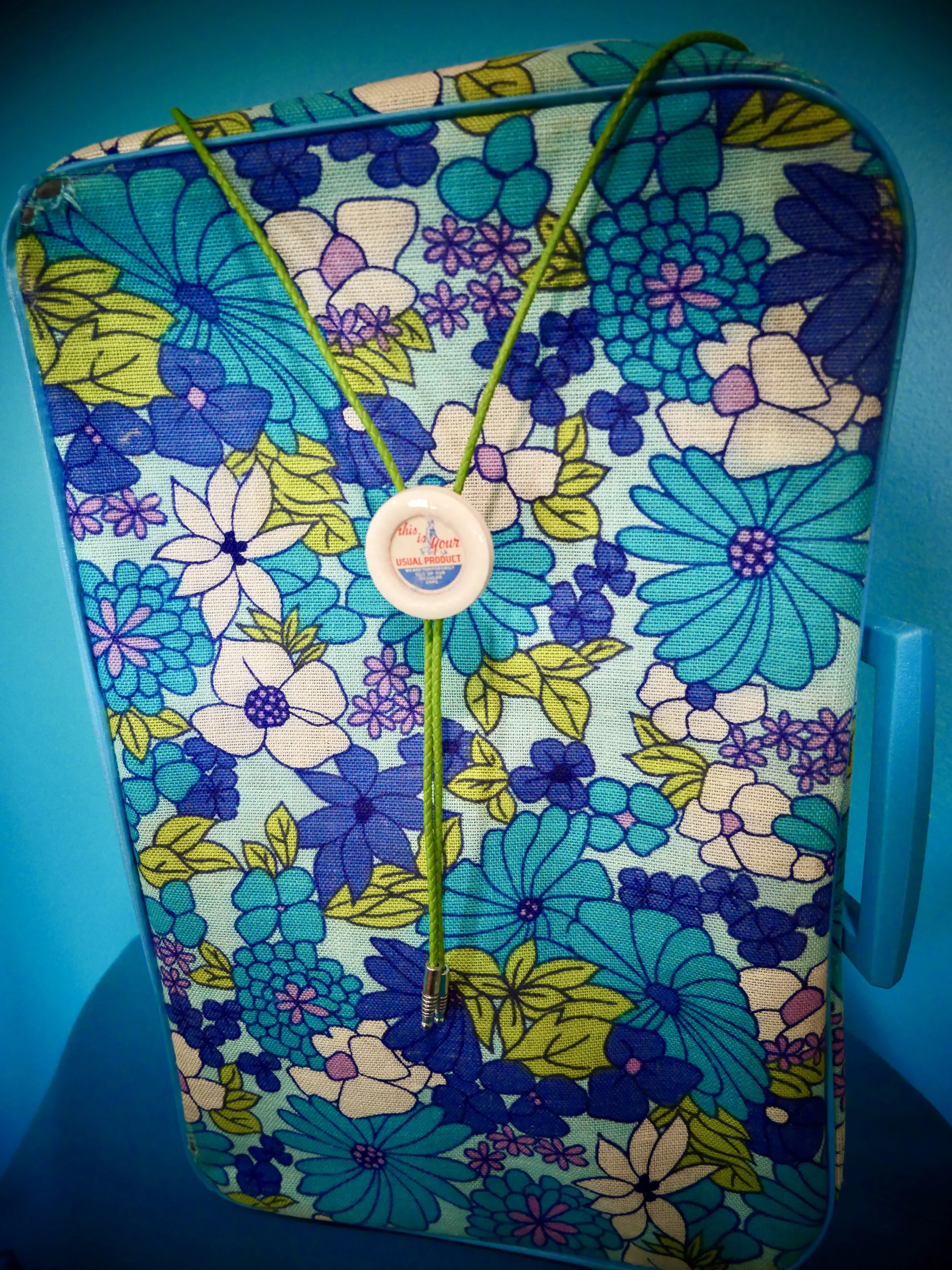 This is not your usual product! Vintage Milk Cap Bolo Tie