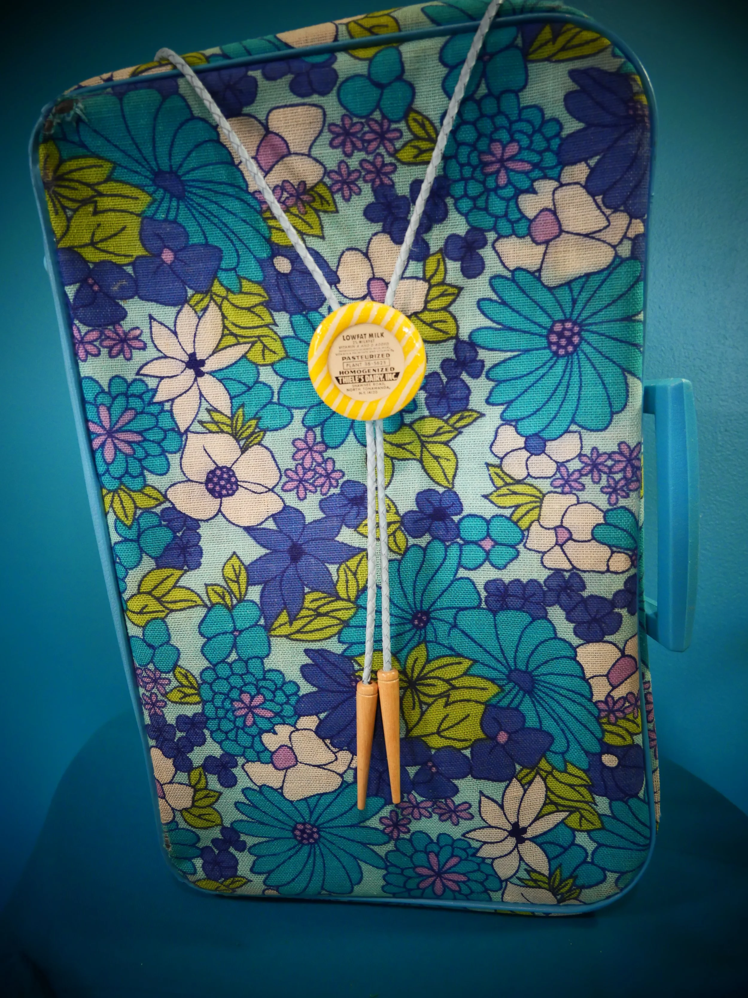 Thiele’s Dairy, Inc North Tonawanda,NY Vintage Milk Cap Bolo Tie