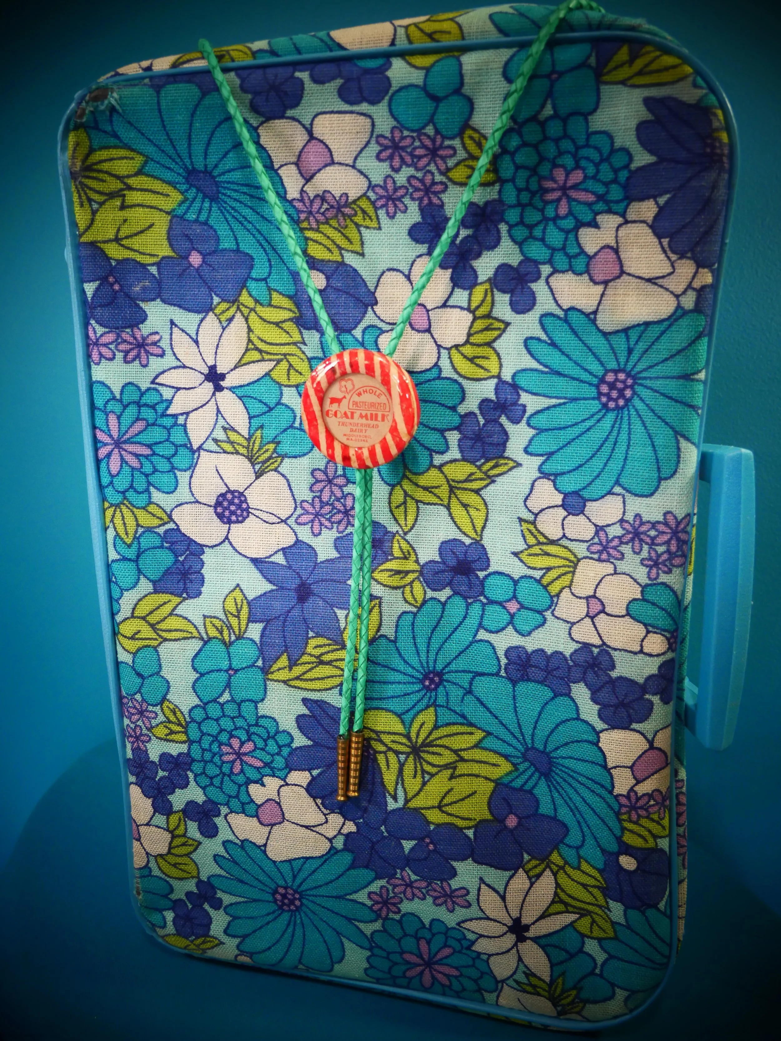 Thunderhead dairy (Green) Vintage Milk Cap Bolo Tie Brass tips