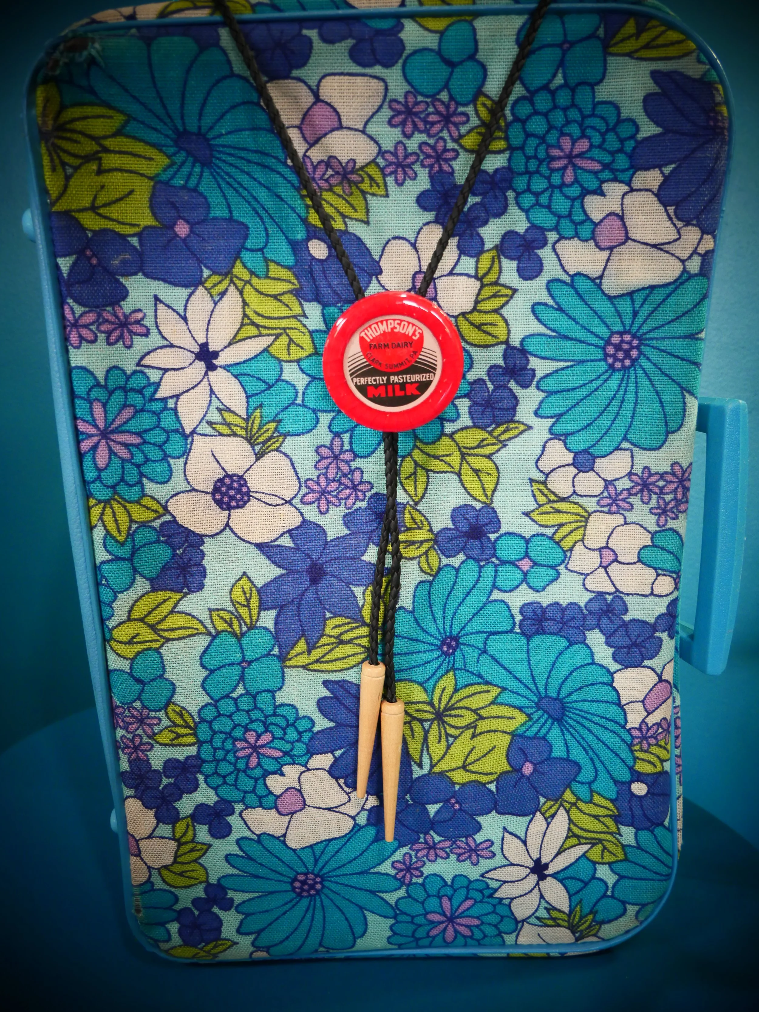 Thompsons Farm Dairy Clark Summit, PA. Vintage Milk Cap Bolo Tie