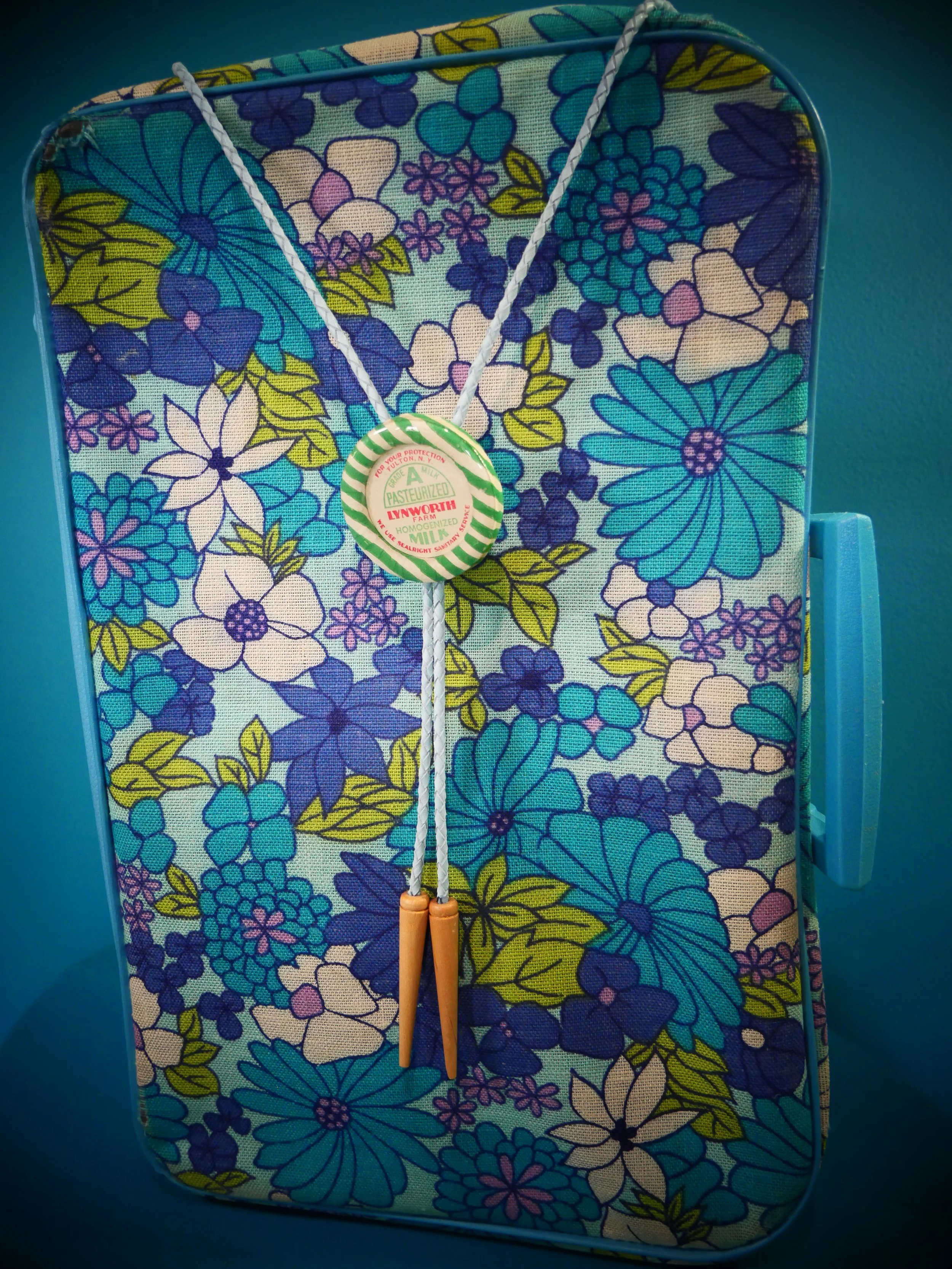 lynworth farm Vintage Milk Cap Bolo Tie