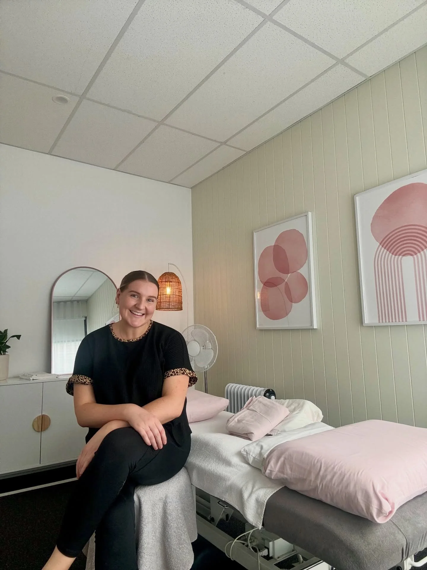 Welcome to Birthing Body AU 
🩷🧡💛💙

I&rsquo;m so excited to share I&rsquo;ll be back in clinic at the end of March&mdash; and stepping into this next season under my new business name, Birthing Body AU.

While I&rsquo;m operating independently, I&