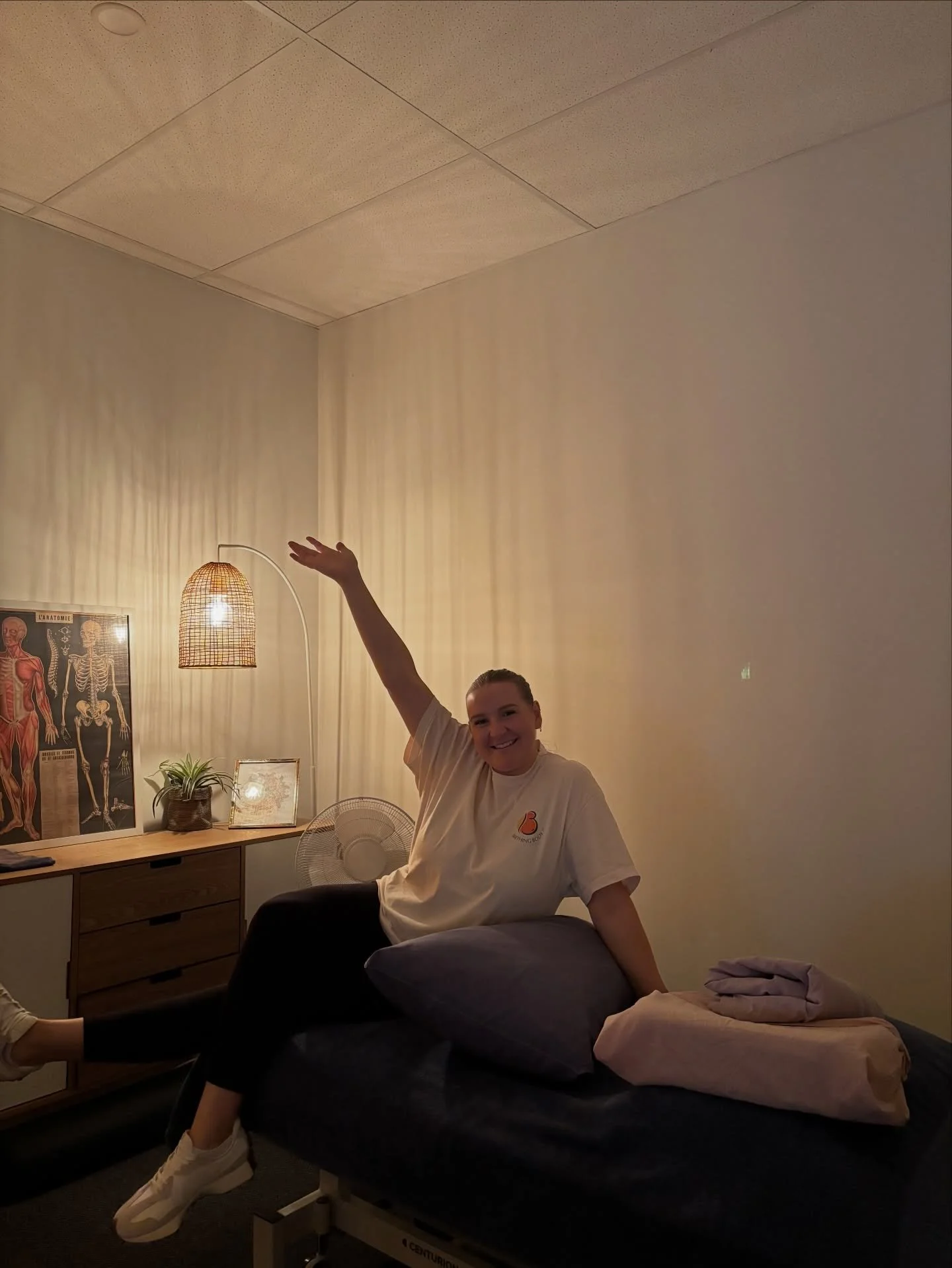 Day 1 done 🤗

Back in clinic after maternity leave &mdash; and it felt so good.

So many familiar faces (or backs 😅) on my table, such a nice reminder of why I love what I do.

I&rsquo;m definitely going to sleep well tonight&hellip; now someone te