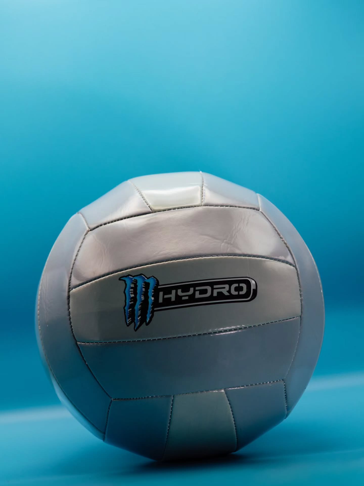 Monster Energy x Circle K Volley Ball 🏐, sadly just got rid of it in a trade, but was such a cool promo item. Would you play with this or put it up on display?

#monsterenergy #circlek #volleyball #hydro #monsterenergycollection @monsterenergy @circ