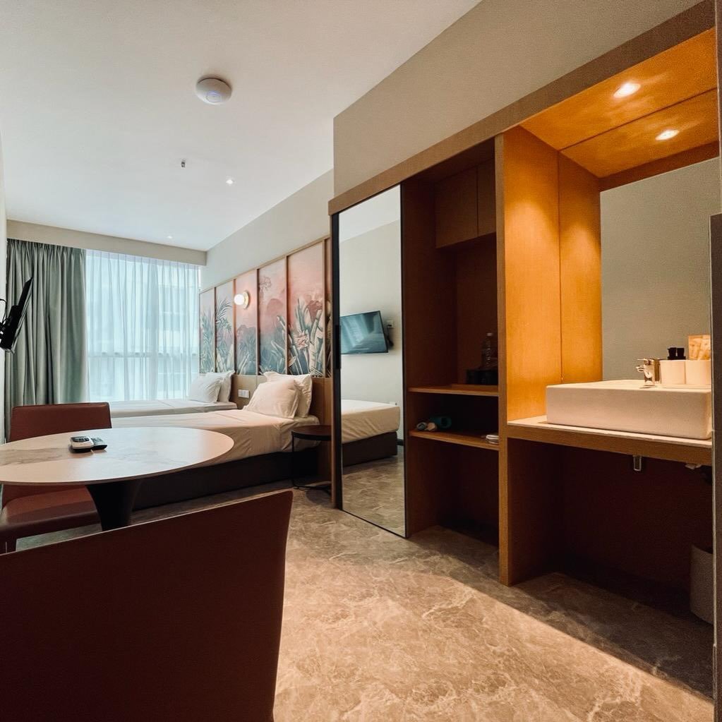 Superior Twin Plus

A harmonious blend of contemporary design, soft natural light, and serene comfort. With an average size of 172.22 square feet, this room type comes with courtyard view.

#kotakinabalu #suteraavenue #sabahstaycation #kkhotels 
#fyp