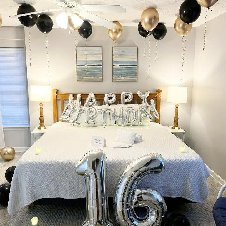 A major milestone calls for a major surprise! ✨ We loved putting together this Black &amp; Champagne setup for Aniah&rsquo;s Sweet 16 in Myrtle Beach! Happy Birthday, Aniah!

#SuiteSurprise #Sweet16 #MyrtleBeachEvents #ConwaySC #AirbnbDecor #Birthday