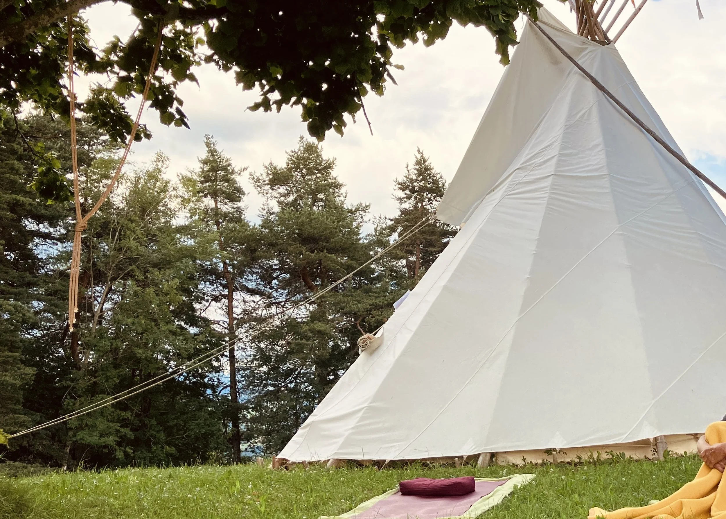 Yoga unter freiem Himmel mit Brunch