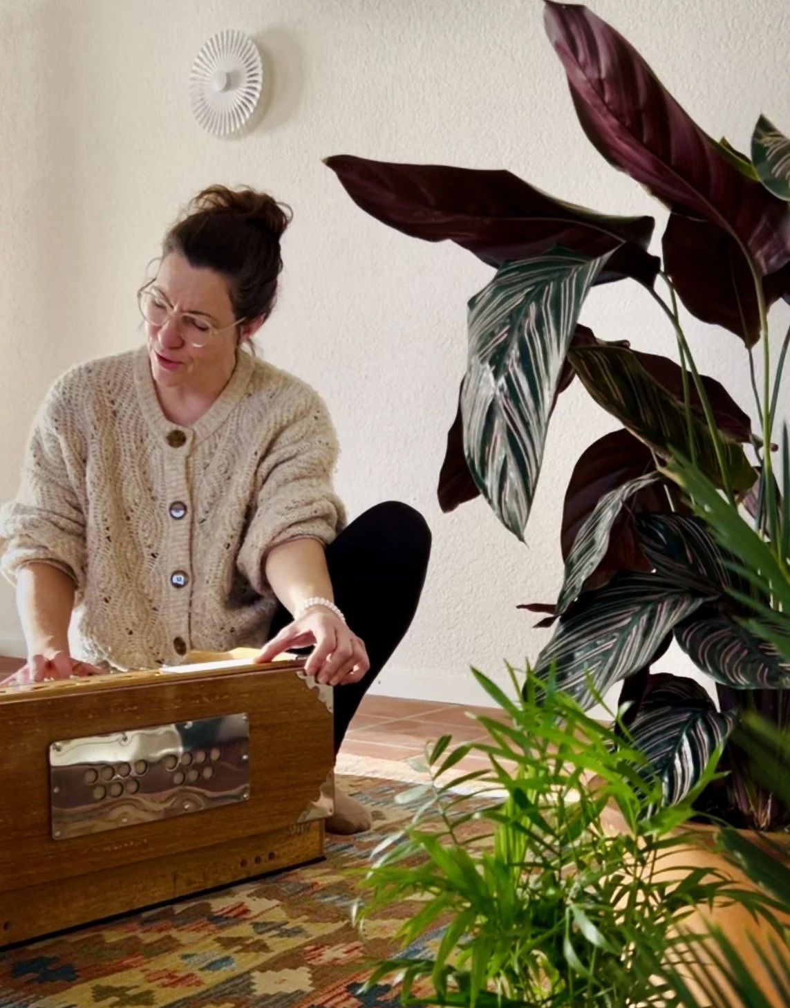 Chantal_Pochon Harmonium Mantrasingen