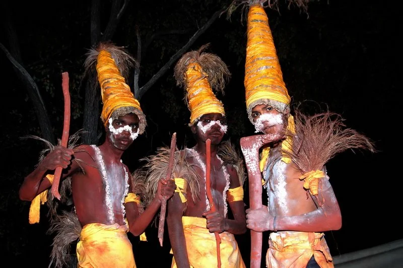 Dancers in yellow