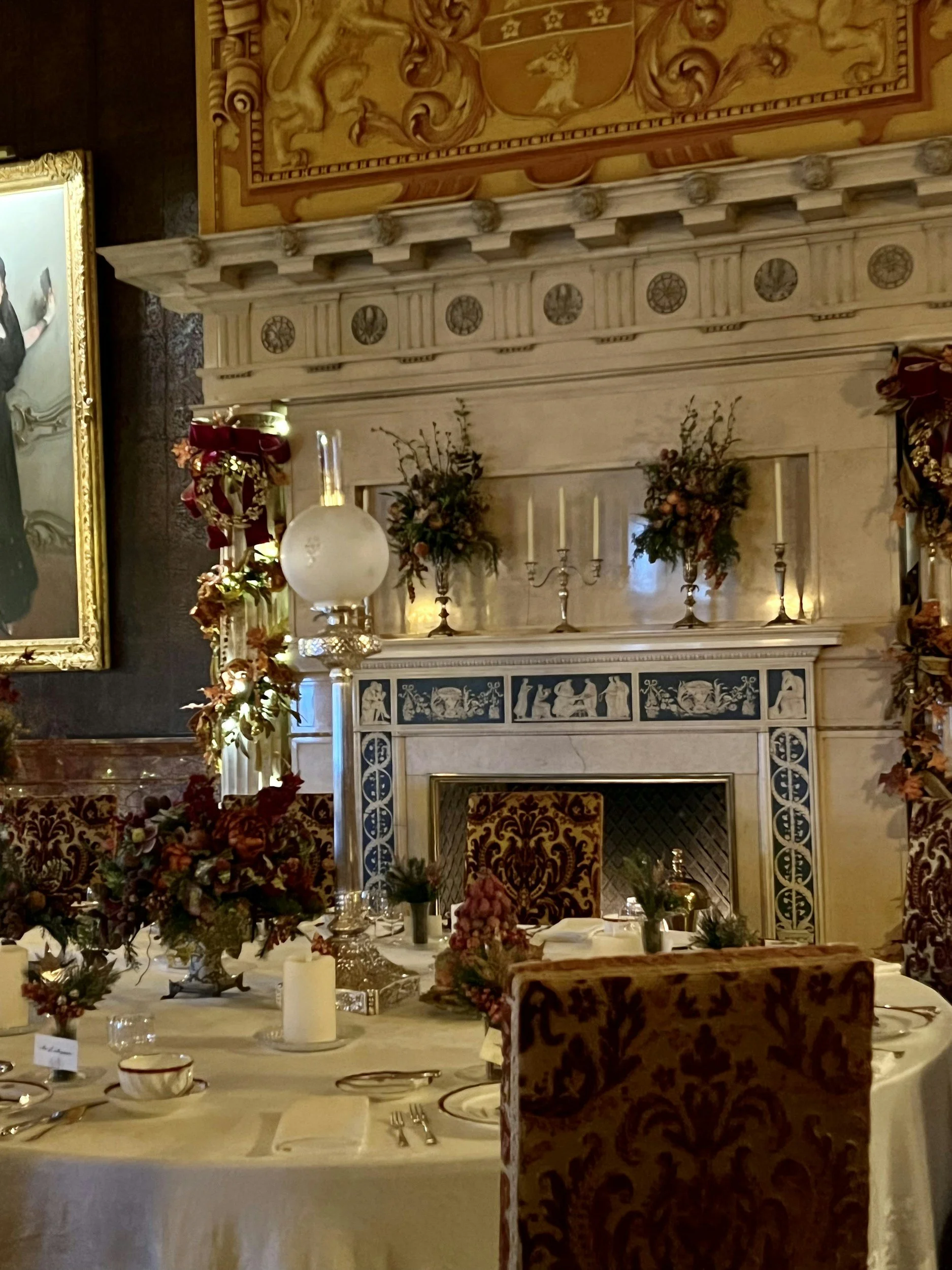 Romantisches Candlelight-Setting für eine exklusive Schlosshochzeit.