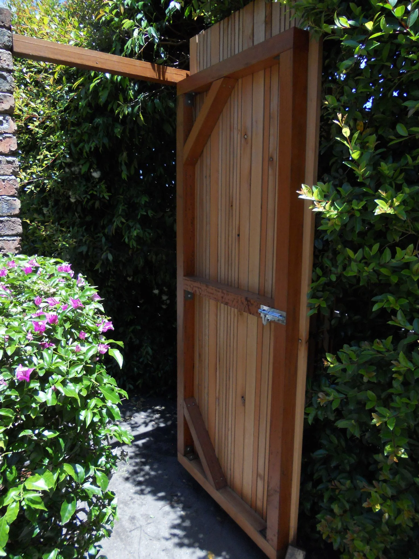 Red gum timber cut to various sizes and arranged to create this effect. Inside – solid red gum timber beams and galvanized posts, longevity guaranteed.