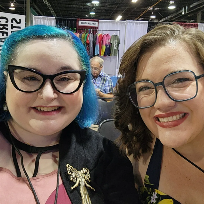 This Week In Fandom History Co-Hosts V. Arrow & Emily Jaye at FanExpo Chicago 2023