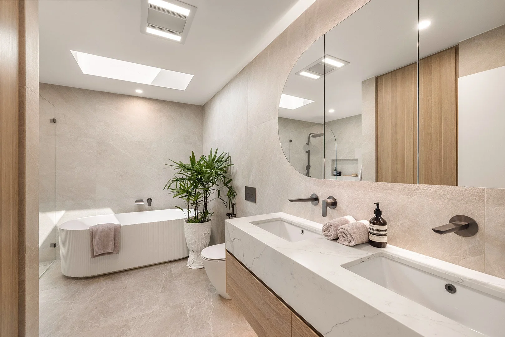 cmnjoinery_tp_bath.jpg
