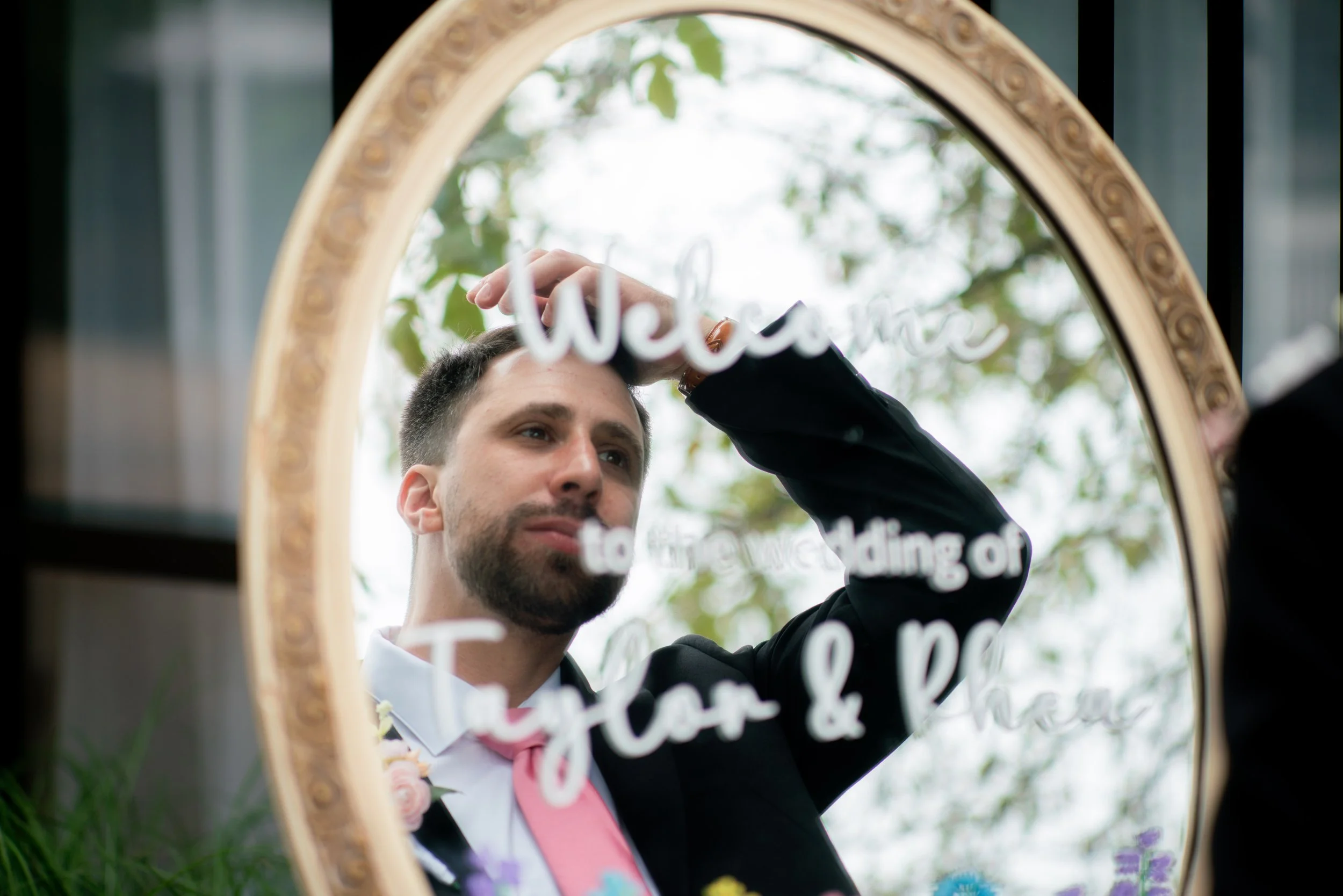 taylor mirror candids-3.jpg