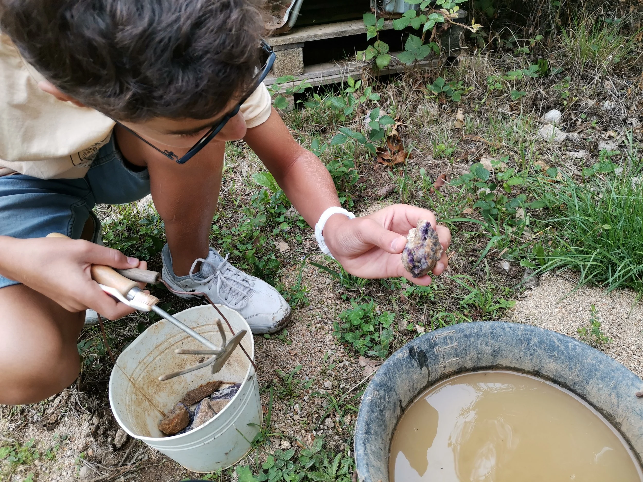 totievadrouille, activité enfant, activité en famille, recherche de minéraux, petit explorateur