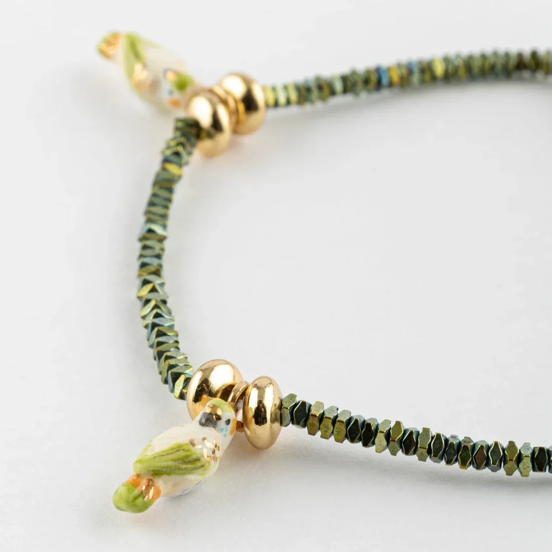 bracelet-perles-d-hematite-perruche.webp