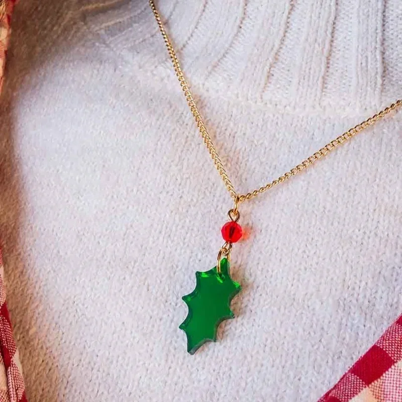 Holly_Berry_Pendant_1.webp