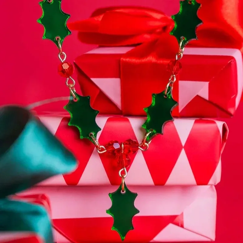 Holly-Garland-Necklace.webp