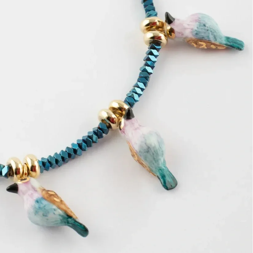 bracelet-en-perles-d-hematite-et-oiseaux_625cd93b-1744-494f-a636-5f3fa1e47747.webp
