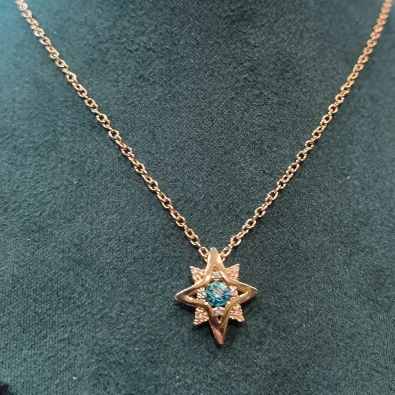Vintage Star Pendant Gold