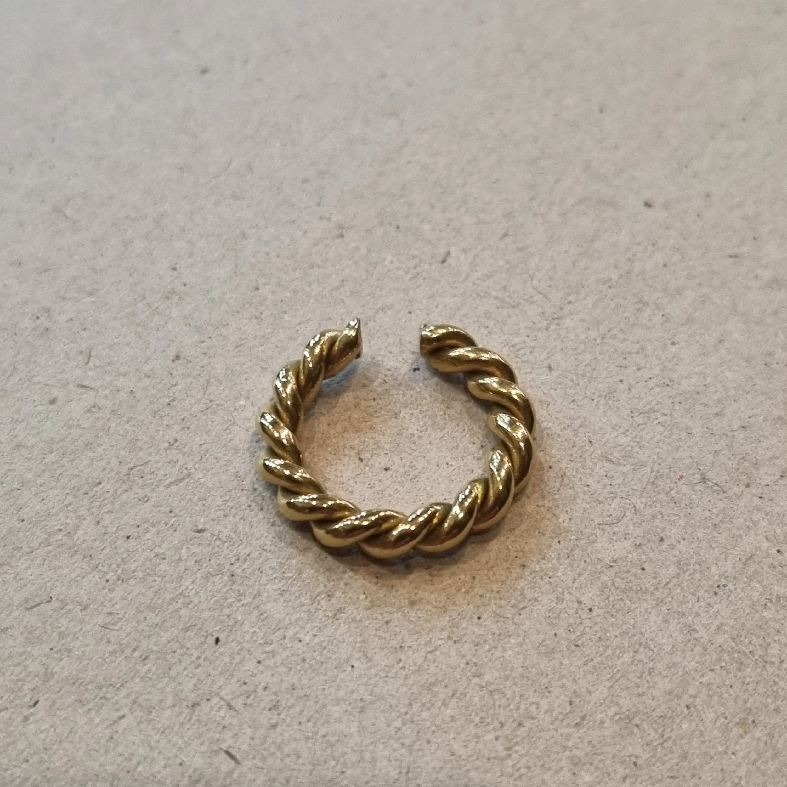 Twisted Ear Cuff Single