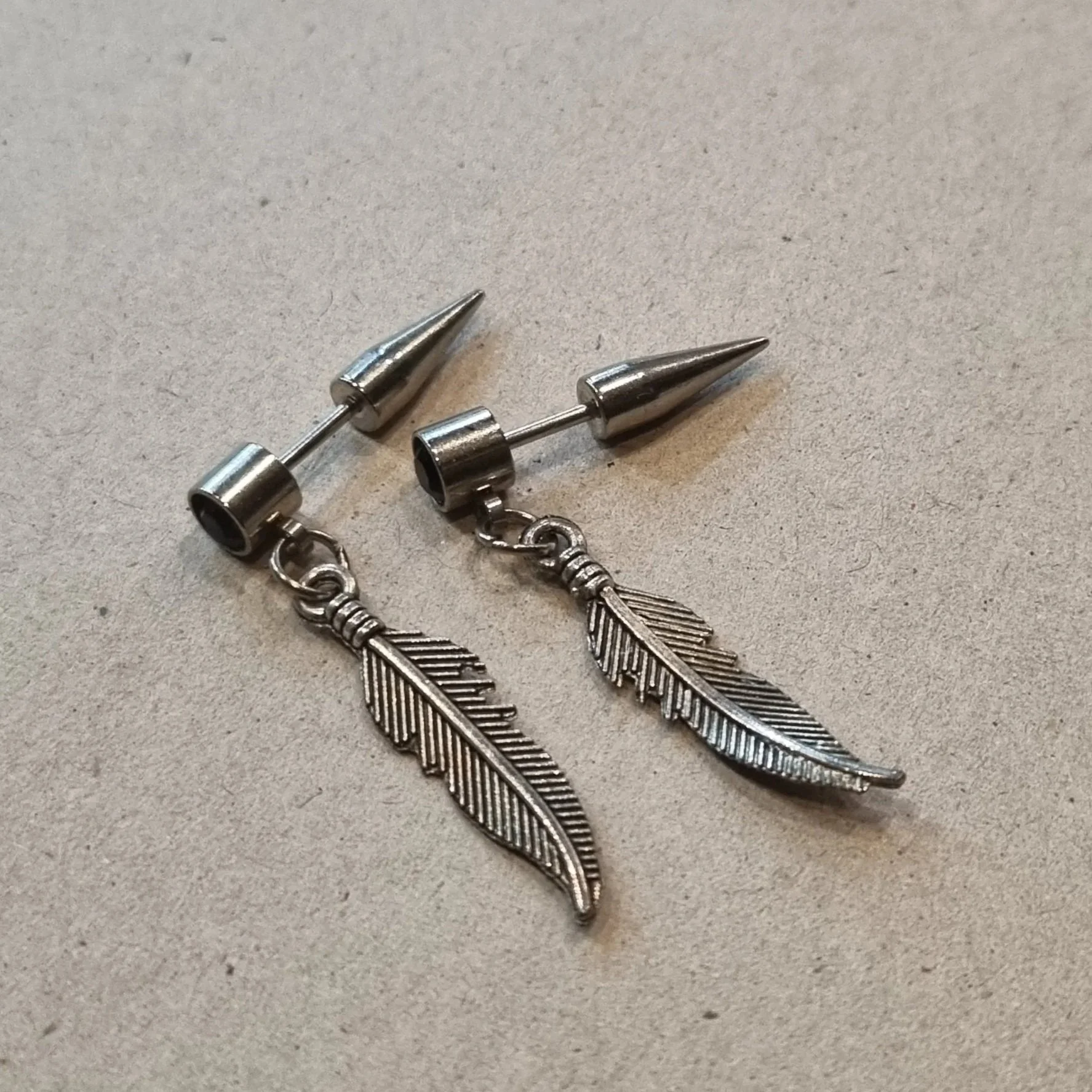 2 x Pointed feather drop Earrings