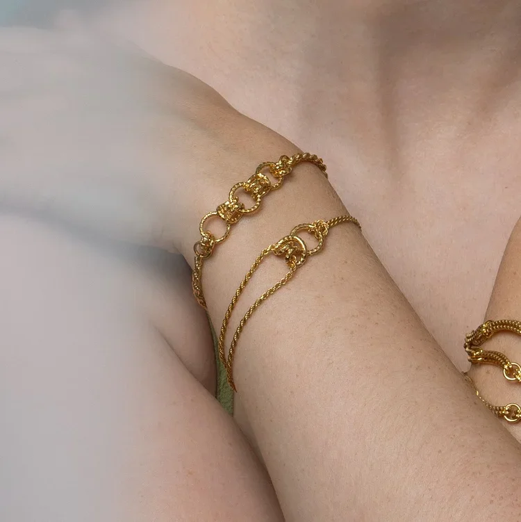 knot-chain-bracelet-.webp
