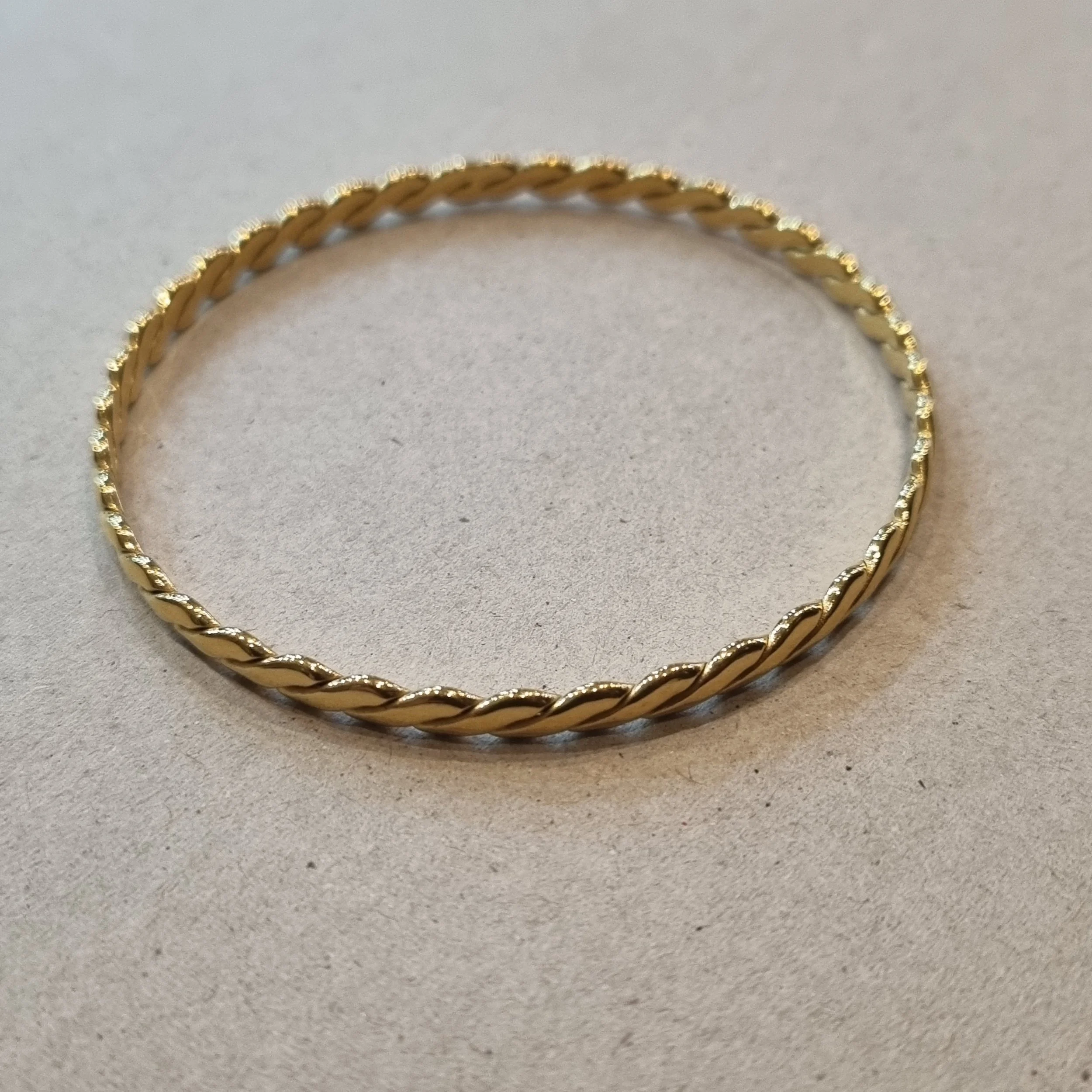 Twisted Round Bangle (Extra Small Size)