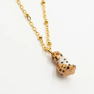 collier-leopard-assis_97f780ba-831d-46fd-b764-3afdd6be8369.webp