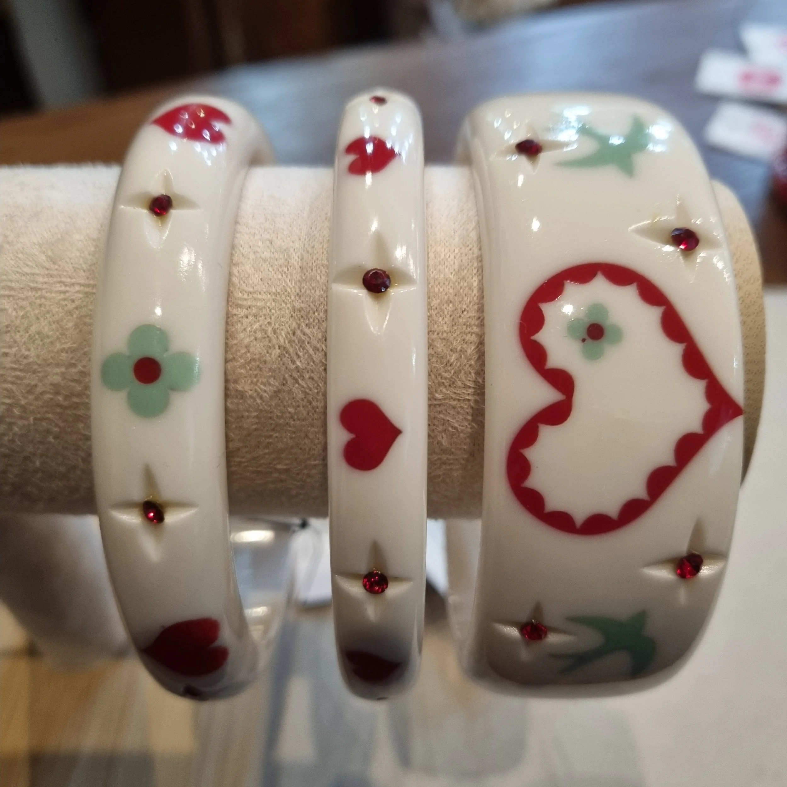 Splendette Set Of Three White Retro Bangles Extra Large