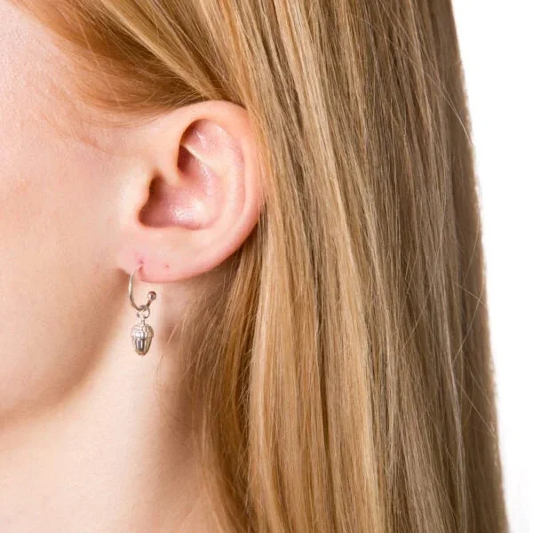 acorn-hoops-model-pic-joules-600x764_1800x1800.webp