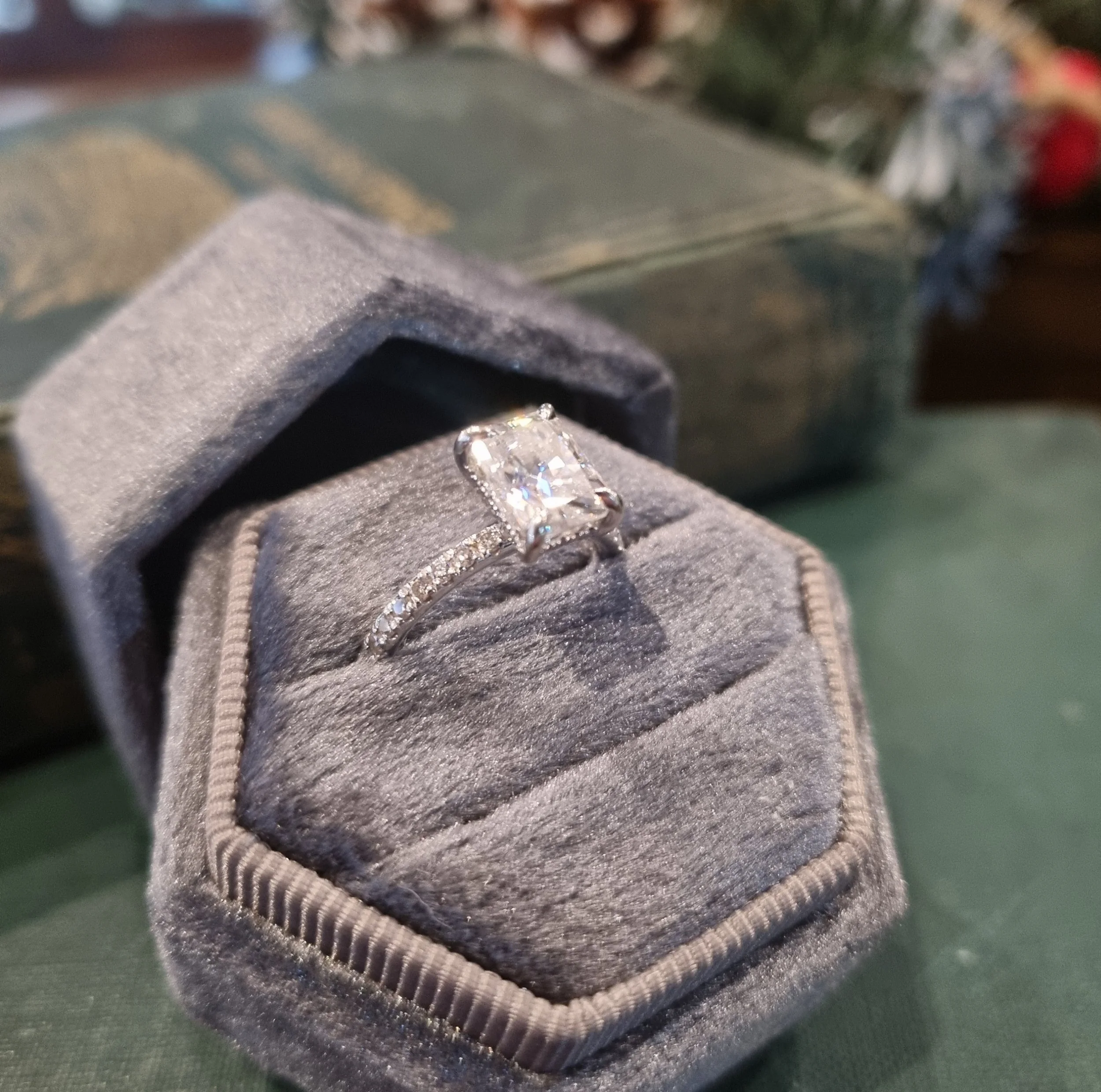 9ct White Gold Engagement Ring (Pre-Loved)