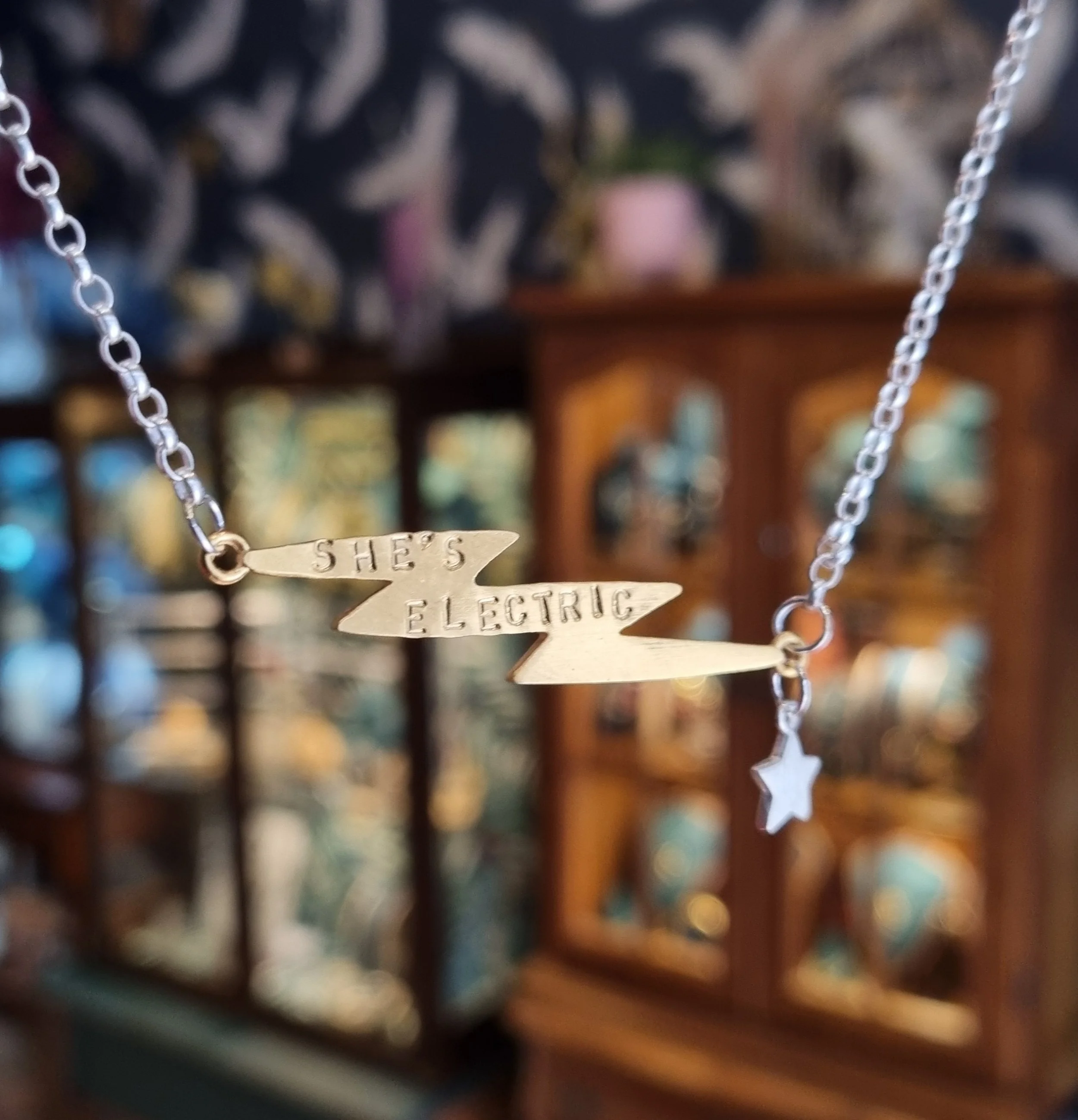 Chambers & Beau Oasis Electric Necklace She's Electric Gold