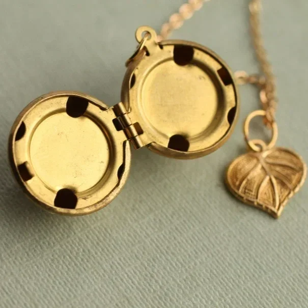 SPHERE_LOCKET_WITH_TINY_LEAF_1_-2_720x.webp