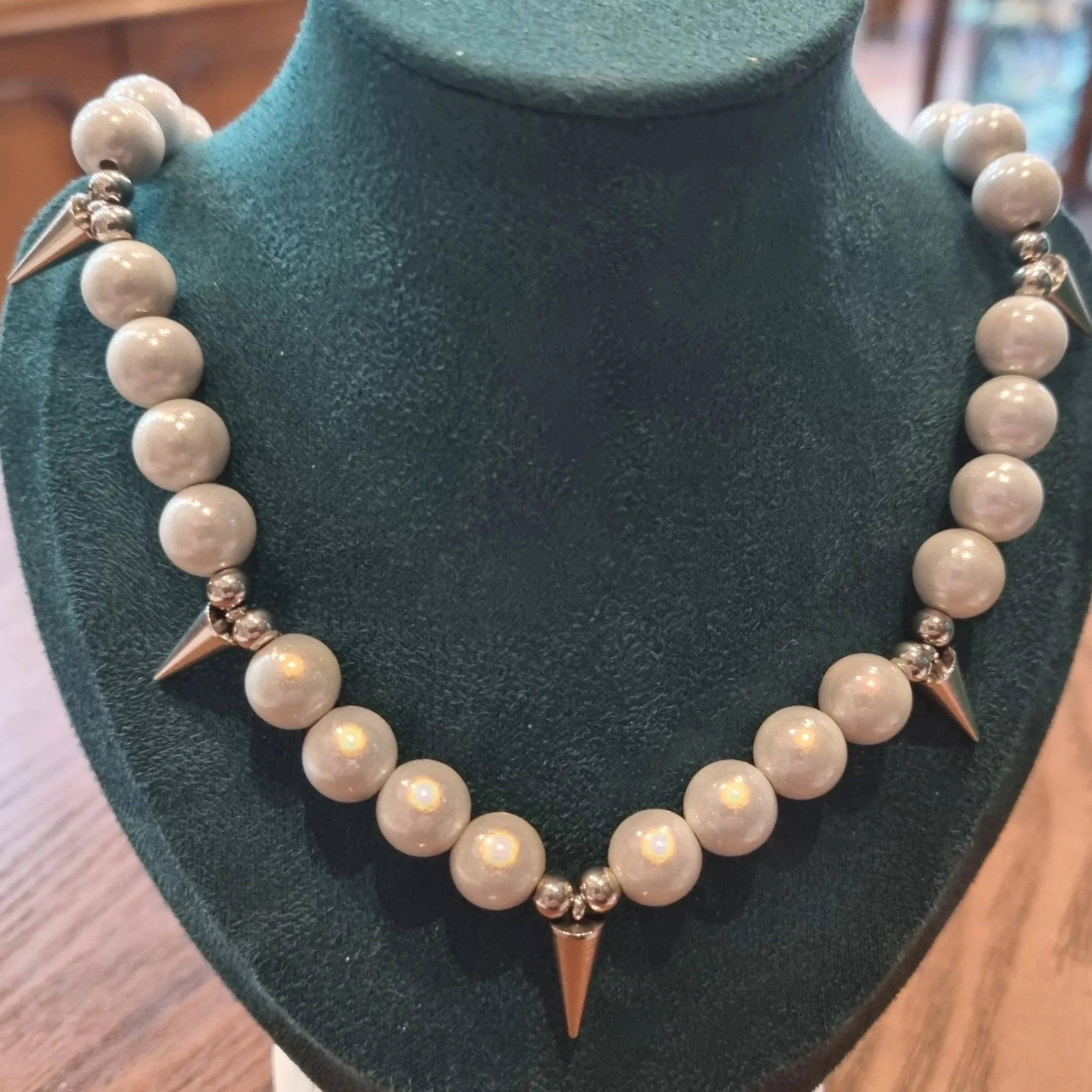 Whited Beaded Spikes Necklace
