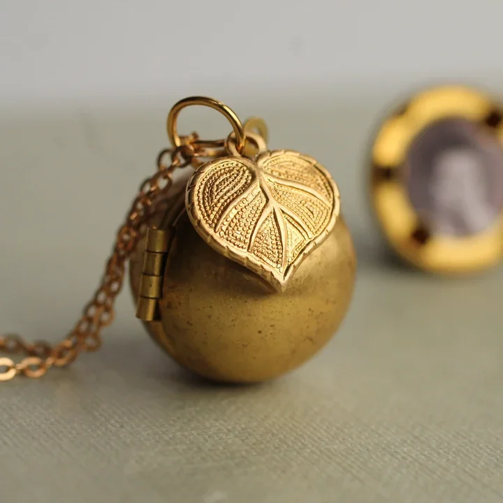 SPHERE_LOCKET_WITH_TINY_LEAF_4_-2_720x.webp