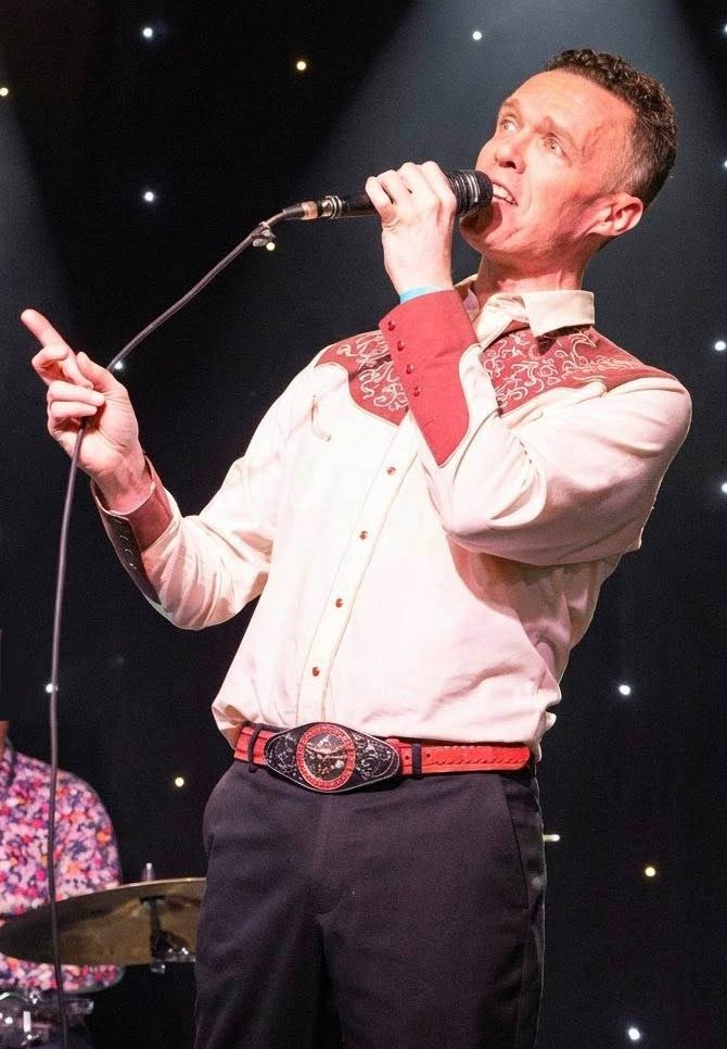 Dave singing sing with kay, 1-1 singing lessons leicester