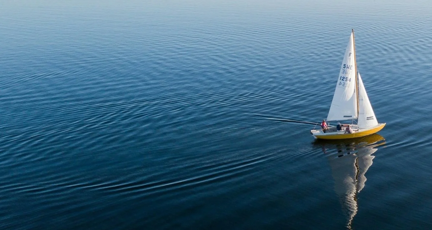 Boat sailing on ocean charting a clear course