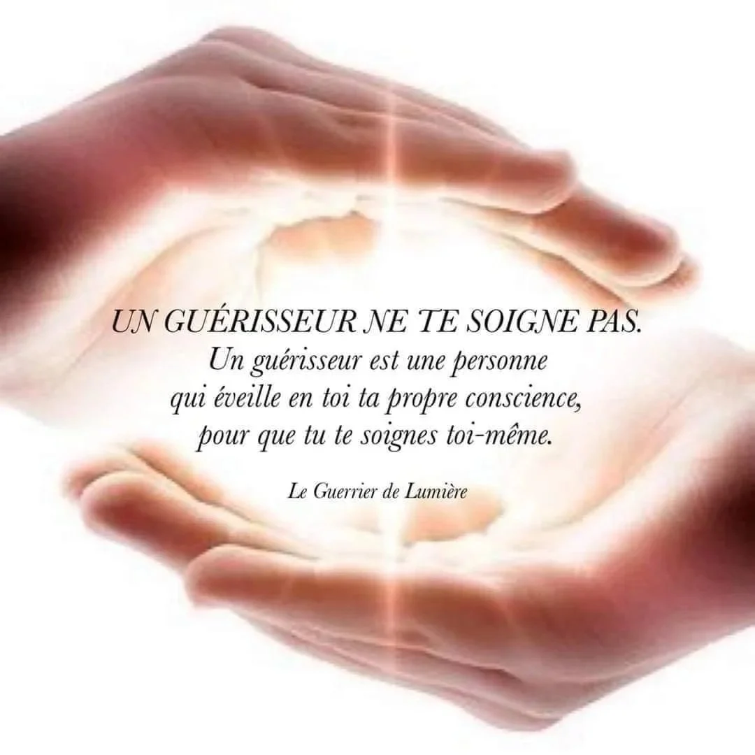 Deux mains formant un cercle lumineux avec un fond blanc, texte inspirant en français sur le soin de soi et l'auto-guérison.